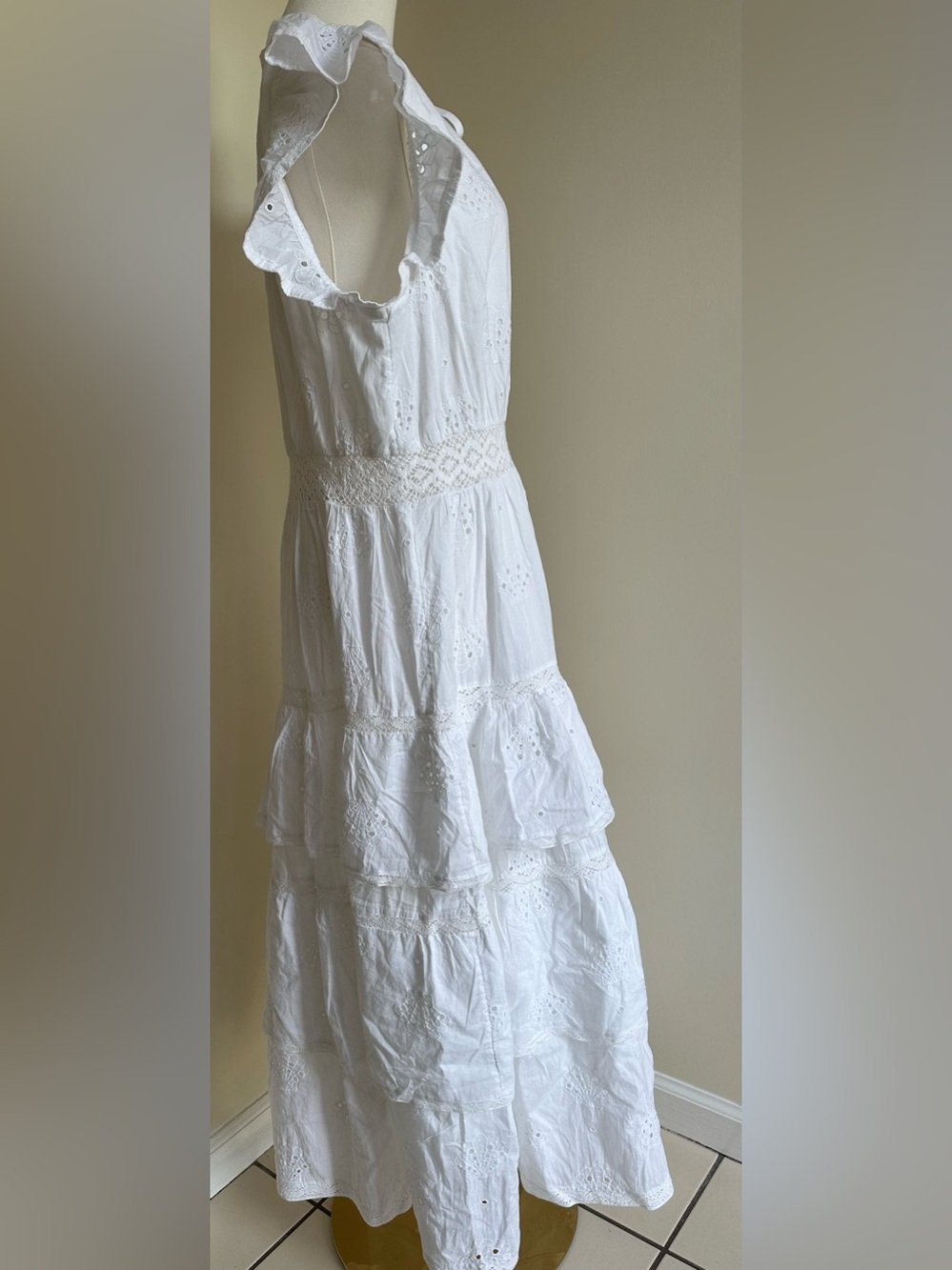 NWT Vineyard Vines Eyelet Christine Dress- Medium - Picture 8 of 13